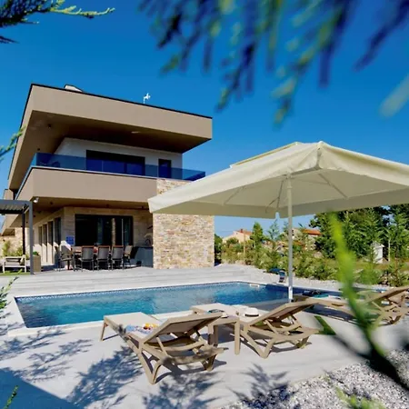 House With A Swimming Pool - 26968 Holiday home *
