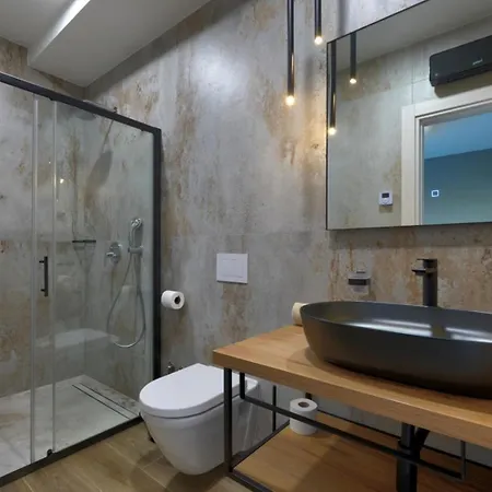 House With A Swimming Pool - 26968